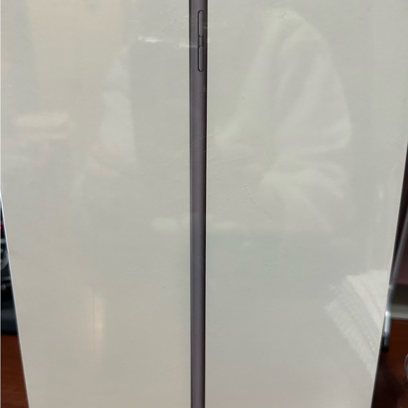 iPad (9th Generation) Wi-Fi, 64GB Space Gray. New in box! - Picture 4 of 6